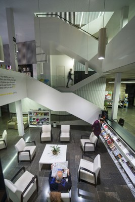 Biblioteca Carles Morató interior (foto d'Ò. Rodbag)