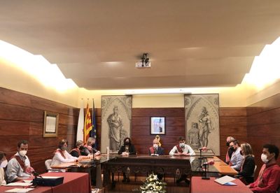 “Em sento orgullosa de ser la primera alcaldessa de Solsona, però no vull escudar-me en el gènere”, diu Judit Gisbert després de rebre la vara