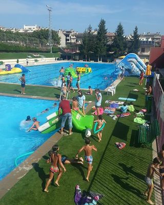 252 infants i joves participen a les activitats ludicoesportives de les piscines municipals de Solsona