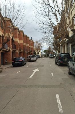 El vial perpendicular a Sant Jordi i Francesc Pons presenta esquerdes i flonjalls