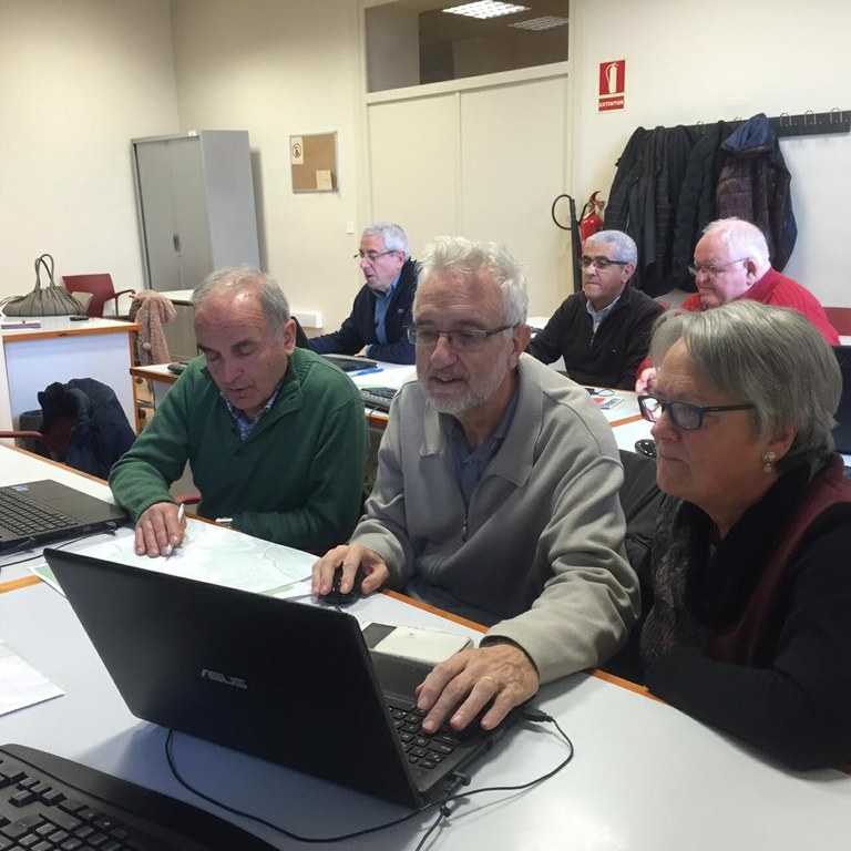 Alumnes d’un curs per a la gent gran de Solsona cartografien l’àmbit rural de la ciutat 