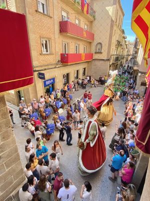 Salutació de l'alcaldessa des del balcó consistorial