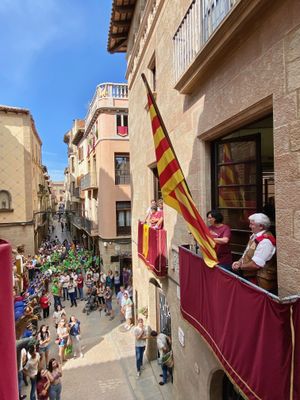 Salutació de l'alcaldessa des del balcó consistorial