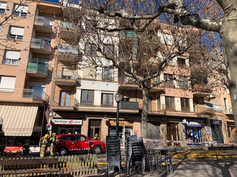 Controlat un incendi sense danys personals en un edifici de la plaça del Camp de Solsona