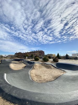 Última visita d'obres del regidor d'Urbanisme i Esports i l'arquitecta municipal per donar l'obra per enllestida