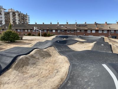 Última visita d'obres del regidor d'Urbanisme i Esports i l'arquitecta municipal per donar l'obra per enllestida