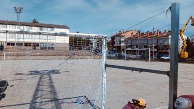 El camp de l’Escola Arrels està a punt per acollir aquesta temporada els equips sèniors i de base del futbol solsoní   