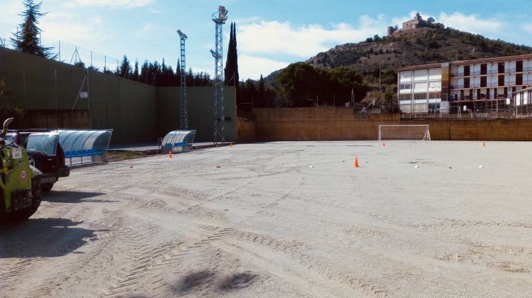 El camp de l’Escola Arrels està a punt per acollir aquesta temporada els equips sèniors i de base del futbol solsoní   