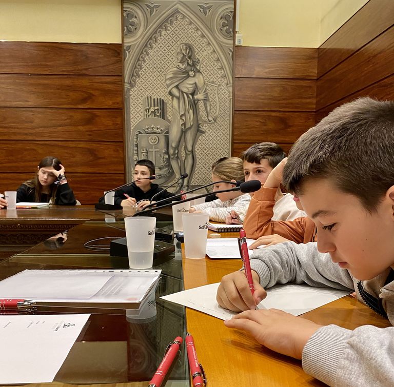 El Consell d’Infants de Solsona cedeix gots reutilitzables per a actes d’escoles i entitats