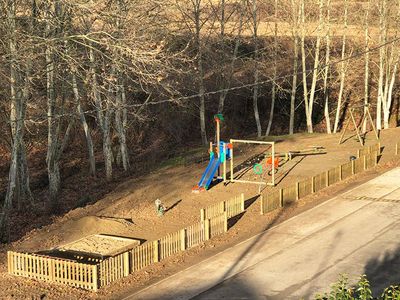 El parc infantil de la Cabana d’en Geli guanya espai i elements de joc