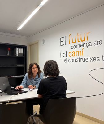 El Servei Connectem de l’Adlsolcar atén 316 persones el 2025 i prop del 75 % a l’atur troba feina