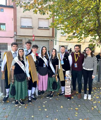 (AUTORIA: Isabel Tàpia) El nou hereu de Ponent juntament amb la delegació solsonina que el va acompanyar a Falset