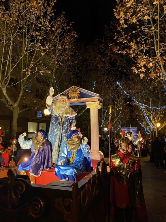 Els Reis arriben a Solsona amb carrosses noves enmig d’una gran expectació