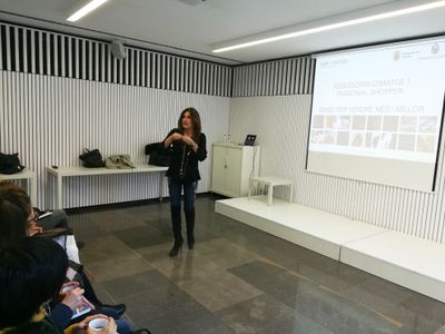 Èxit de participació als tallers d’‘El cafè del comerç’ de Solsona i Cardona amb Montse Guals