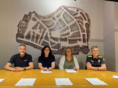 L'alcaldessa i la regidora de Governació, al centre, amb Jaume Vantolra i Josep Garcia, avui en roda de premsa
