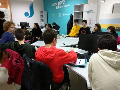 Grafits a la zona de l’‘skatepark’ i punts de càrrega de mòbil, entre les peticions més votades pel Consell d’Adolescents de Solsona