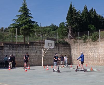 Primer taller, avui a l'Escola Arrels. Demà es farà a l'Institut Francesc Ribalta