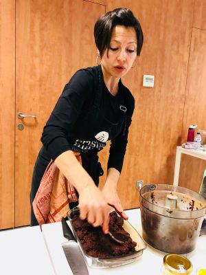 L’experta en postres saludables Cristina Manyer condueix el darrer taller de cuina d’‘Al·lèrgicum’, que passa al dia 19