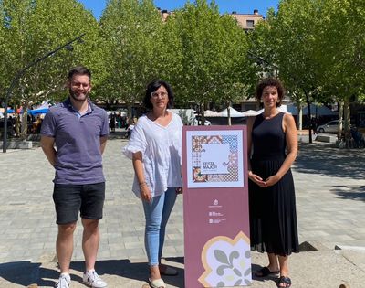 Gisbert amb Colell i Prat en la presentació del programa a mitjans a la plaça del Camp