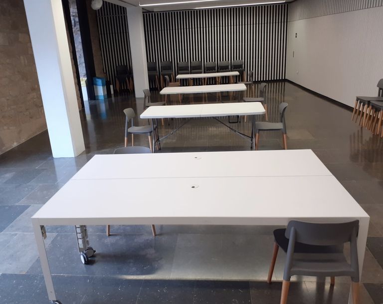 La Biblioteca Carles Morató habilita una sala d’estudi de vuit places amb reserva prèvia