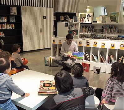 La biblioteca solsonina adaptarà amb mobiliari nou les zones infantil i de premsa diària