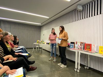 La sessió serà conduïda per les mediadores literàries Violeta Caballol i Mireia Sala