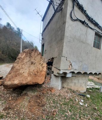 Entre avui i demà es netegen les esllavissades de les últimes pluges