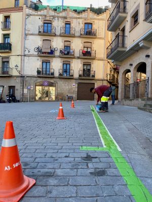 Actuacions de millora del paviment a la plaça Major i de senyalització de l'estacionament regulat a la plaça de Sant Roc