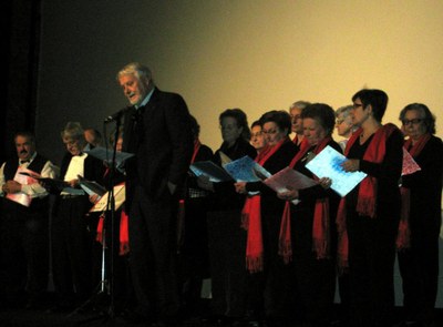 La gent gran de la comarca celebra a Solsona la seva festa nadalenca amb poemes, música i màgia  