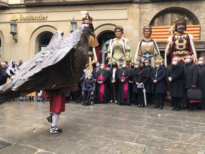 La imatgeria festiva solsonina torna a sortir al carrer per rebre el bisbe Francesc Conesa