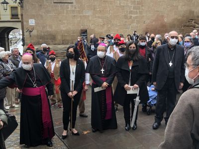 La imatgeria festiva solsonina torna a sortir al carrer per rebre el bisbe Francesc Conesa