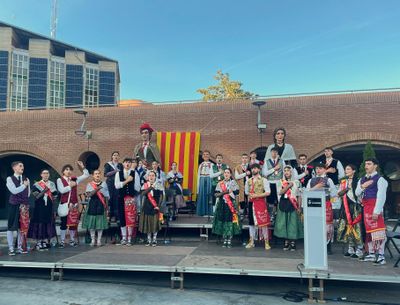 La solsonina amb representants del pubillatge solsoní i el regidor de Cultura, Albert Colell