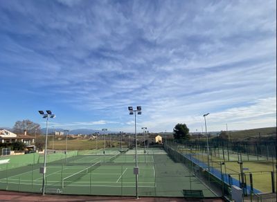 Les instal·lacions de tennis municipals de Solsona es doten d’una pista de moqueta