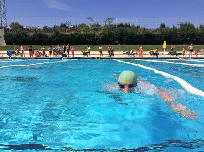 Les piscines municipals de Solsona acullen dissabte la 35a Hora de Resistència de Natació  