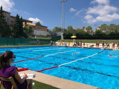 Les piscines municipals de Solsona posen a prova dissabte la resistència dels nedadors