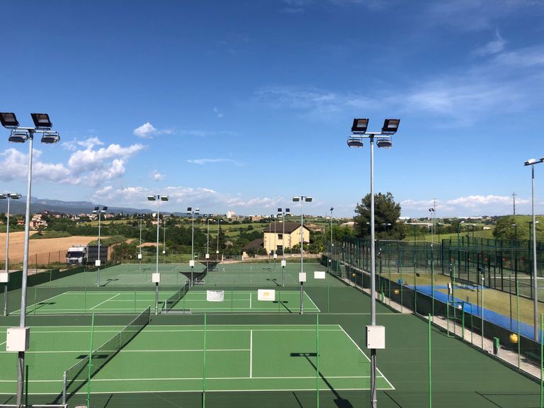 Les pistes de tennis, les úniques instal·lacions esportives a l’aire lliure que obre l’Ajuntament de Solsona