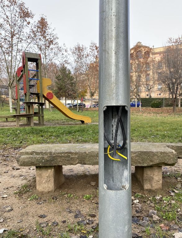 Lladres de cable tornen a deixar el parc de l’Hort del Bisbe de Solsona i l’entorn a les fosques