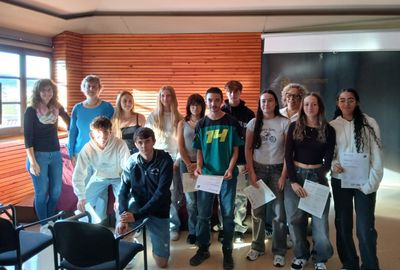 Divendres es van reunir part dels examinands a la sala cultural de l'ajuntament