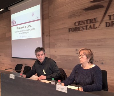 Prop d’un centenar de professionals reflexionen a Solsona sobre com canviar l’atenció a les persones grans 