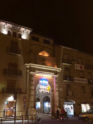 Restriccions de trànsit al portal del Pont dilluns per treballs de millora de la il·luminació monumental