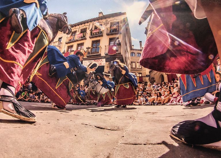 S’obren les inscripcions per formar part del ball de bastons i dels cavallets de la Festa Major solsonina
