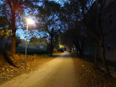 Fins ara aquest tram, entre el camí de la Creu i l’encreuament de les dues rieres, quedava a les fosques