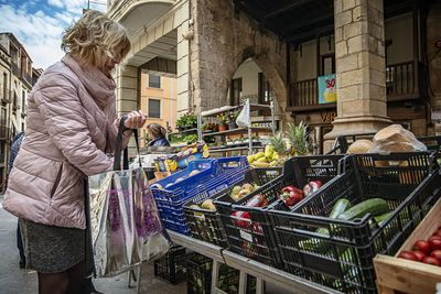 Solsona engega una campanya de promoció del mercat i el comerç local