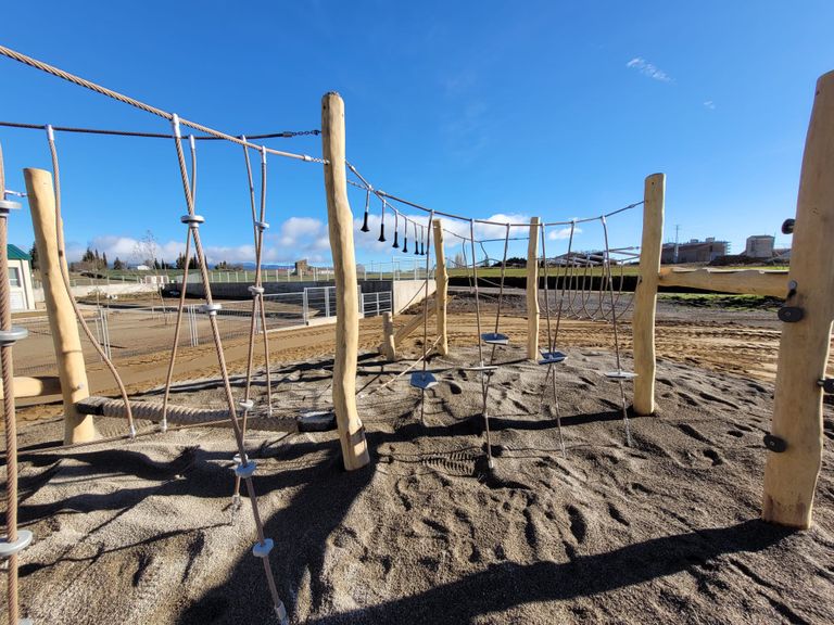 Solsona estrena un nou parc infantil al sector de la Cabana del Màrtir