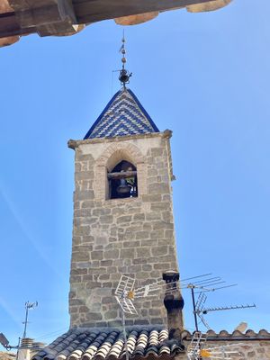 La nova campana és de bronze, pesa 60 quilos i porta la inscripció "Ajuntament de Solsona 2022"