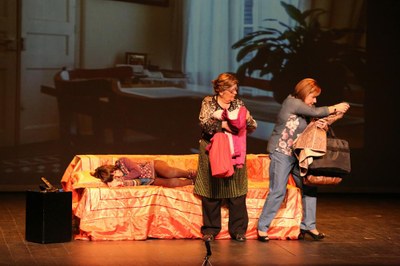 (ARXIU) Escena de l'obra de teatre representada el curs passat