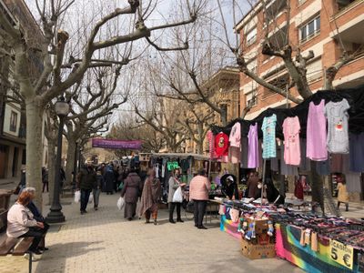 Solsona posa en marxa una nova campanya de promoció del comerç local i el mercat coincidint amb una redistribució de les parades