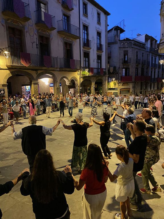Solsona proposa aprendre a ballar i comptar sardanes a les fonts durant quatre dissabtes de tardor