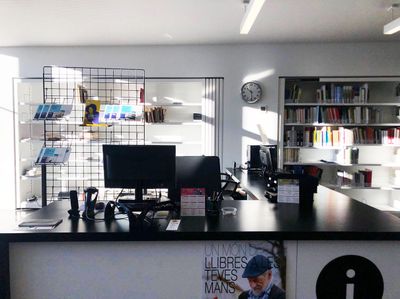 Solsona recorda a la ciutadania que la biblioteca acull un punt UOC