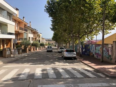 Solsona reordena la mobilitat a la zona poliesportiva per guanyar places d’estacionament i millorar la seguretat